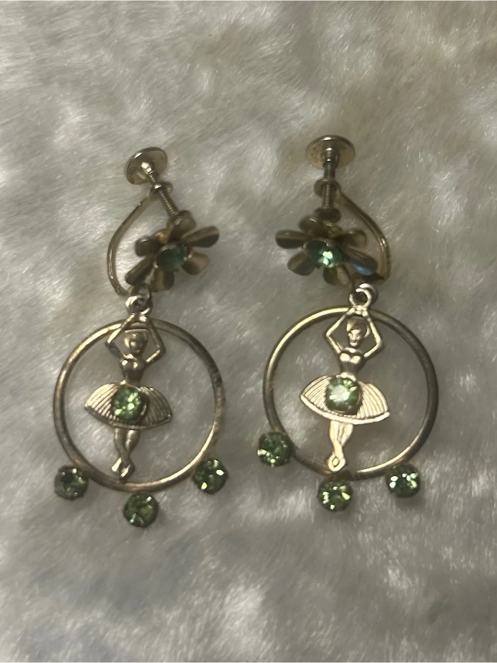 🍀VTG Gold Ballerina Hoop Drop Earrings Green Crystals